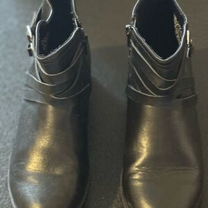 Kohl’s Brand, Girl’s Black Ankle Boots, (Size 4) Kid’s Shoes/Footwear